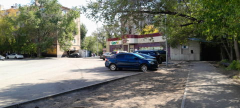 Парковка возле Ержанова, 22