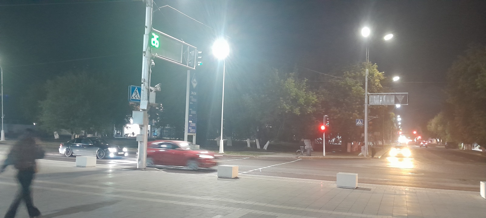 Перекресток Аманжолова - Сакена