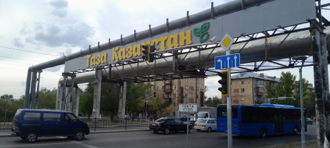 Возле перекрестка
