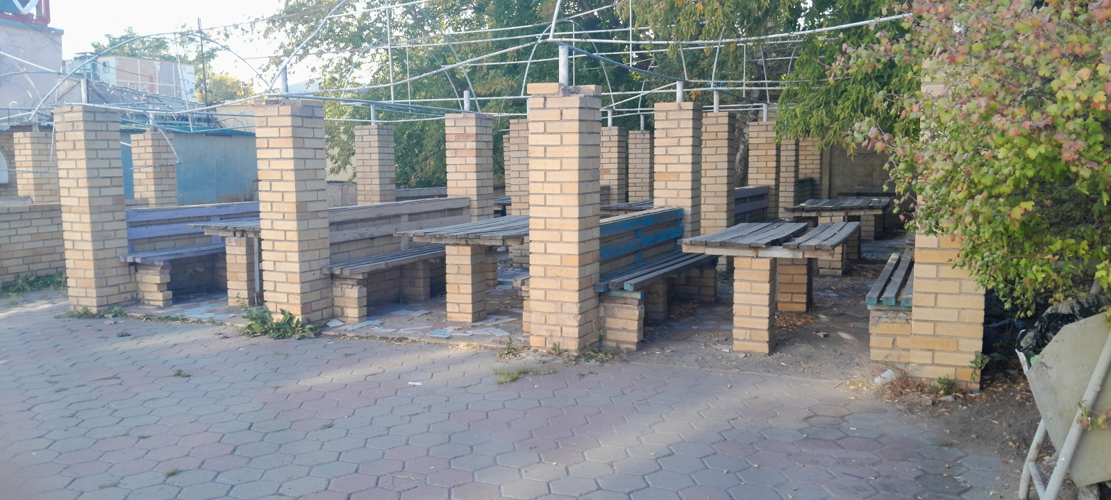 Летняя терраса возле Комсомольца