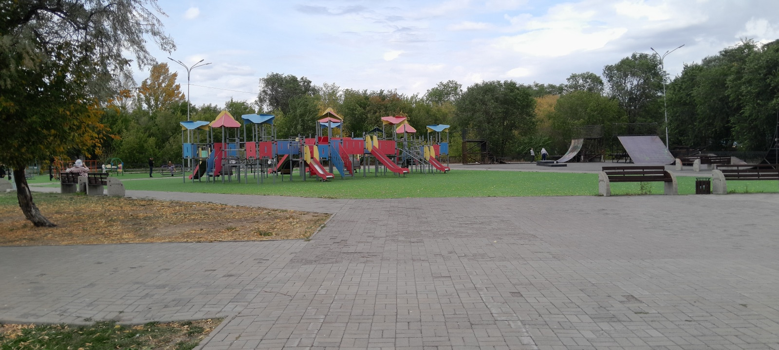Детская площадка в сквере