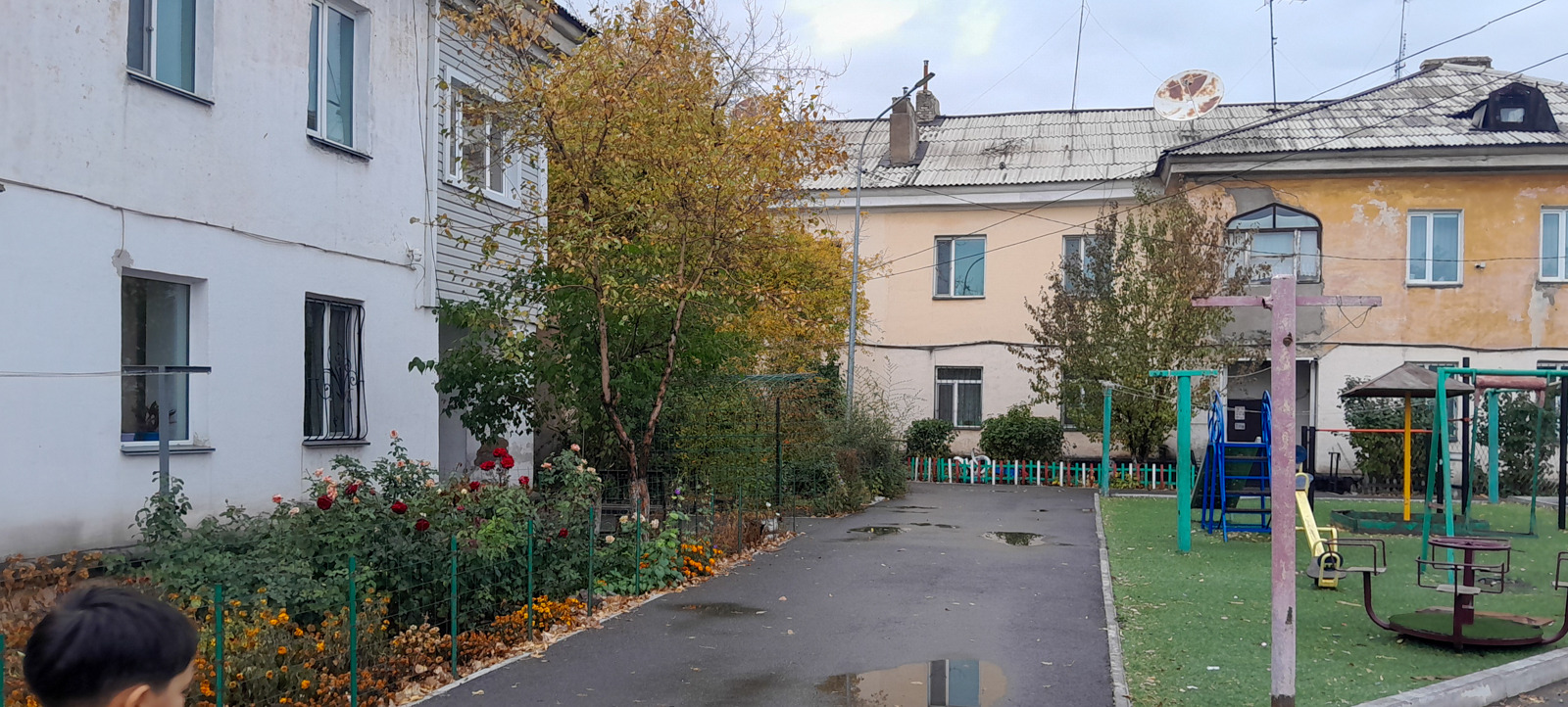 Детская площадка Бауыржана Момышулы, 26
