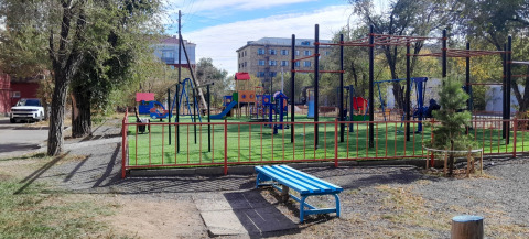 Детская площадка во дворе пр. Ленина, 3