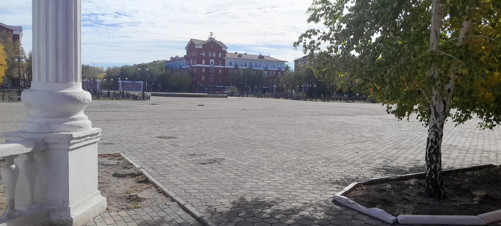Площадь перед ДК